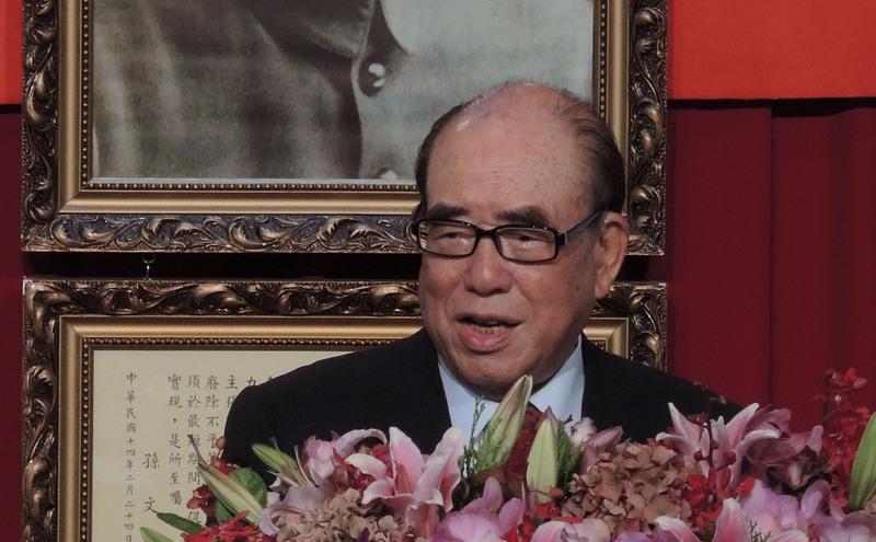 前行政院长郝柏村于今天下午2时47分于三军总医院内辞世，享嵩寿101岁。(图片来源:中央社)
