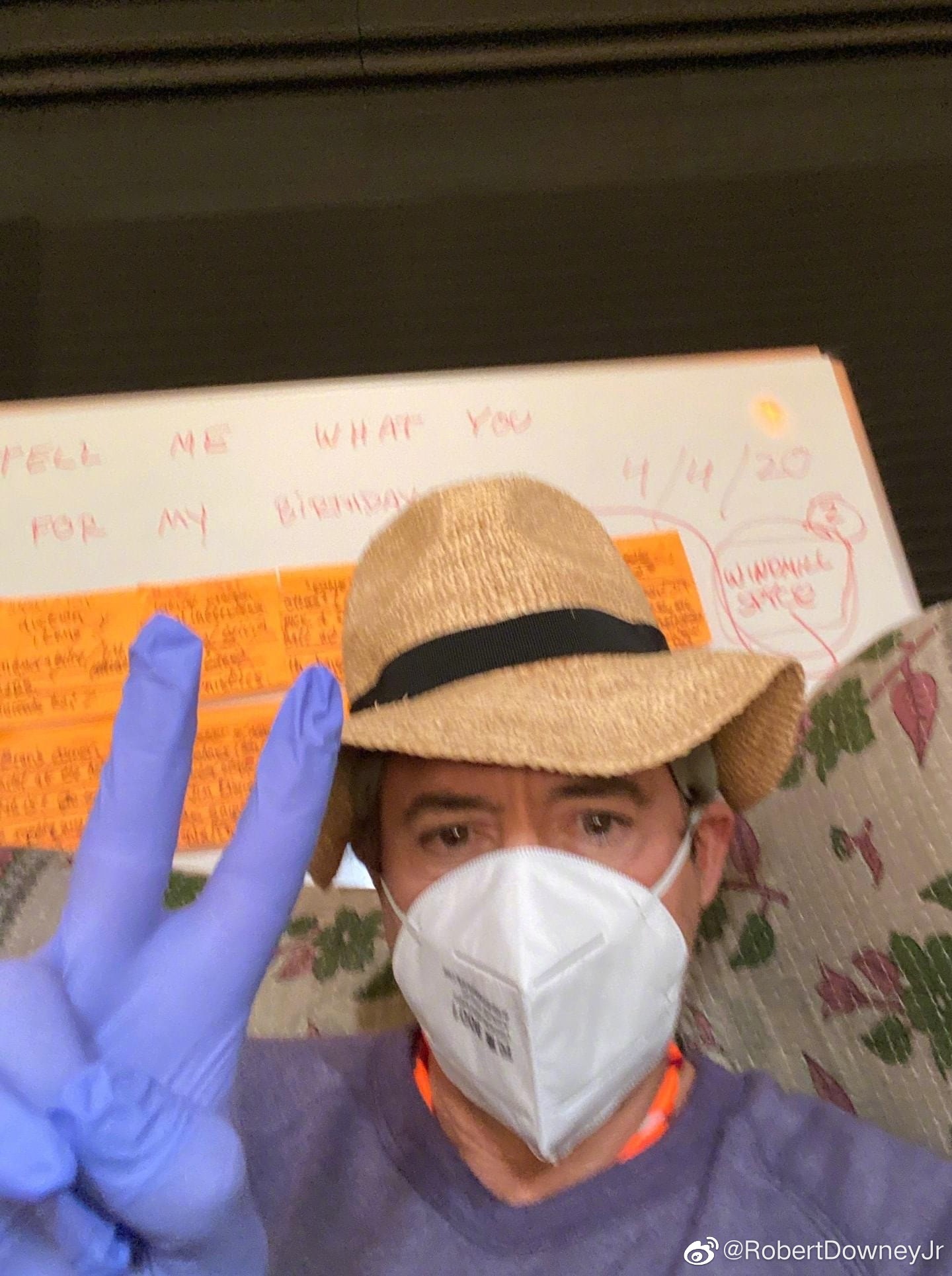小罗伯特唐尼生日晒自拍感谢中国粉丝但口罩戴反了