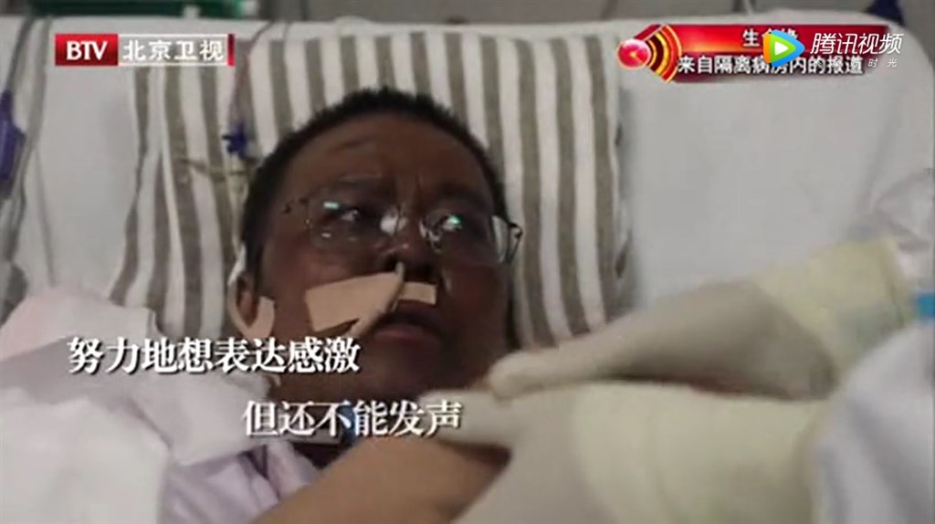 武汉中心医院医生脸色发黑。