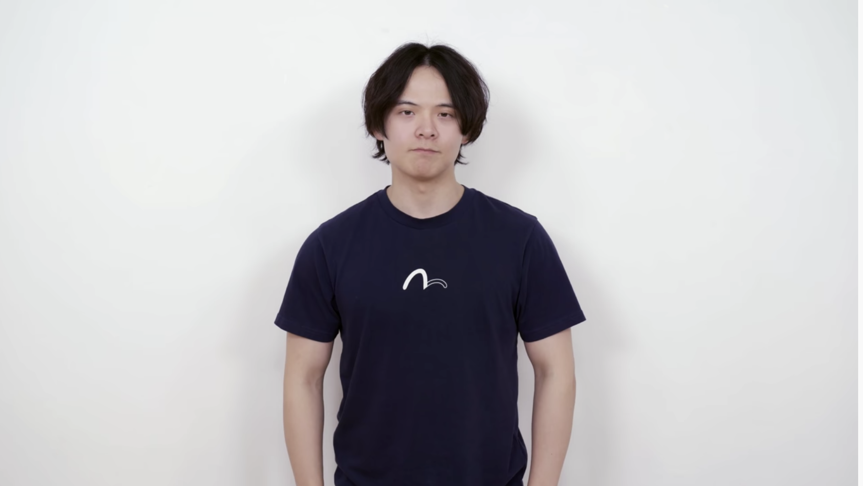 李泽华录制影片报平安（图片来源：YouTube影片截图）