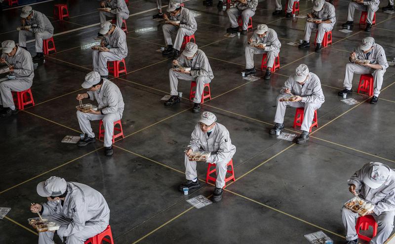 COVID疫情冲击下缺工到缺订单 中国工厂正面临大裁员压力