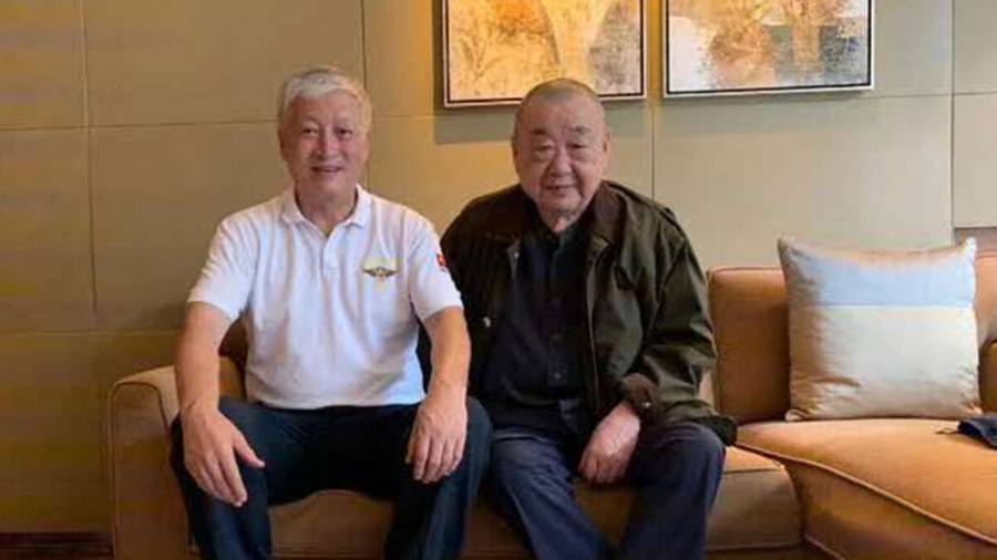 高瑜在推特上公布了一张姬胜德（右）和朋友的合影。（推特图片）