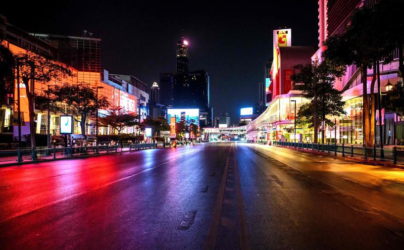 泰国曼谷空荡荡的街道。