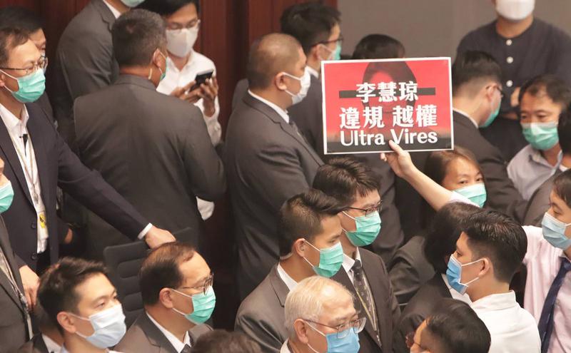 香港议会陷混乱　泛民建制大混战（图片来源：中央社）