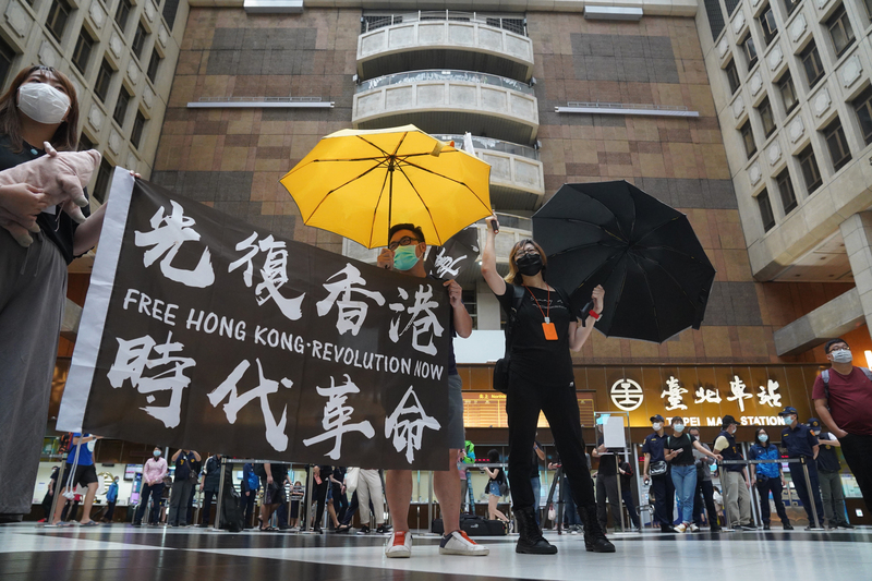 在台港人赴北车大厅表达反送中诉求
