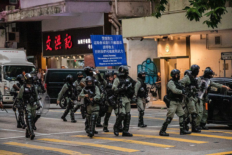 香港镇暴警察（图片来源：Flickr，Studio Incendo，CC BY 2.0）