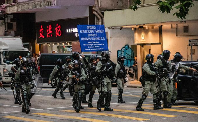香港鎮暴警察（圖片來源：Flickr，Studio Incendo，CC BY 2.0）