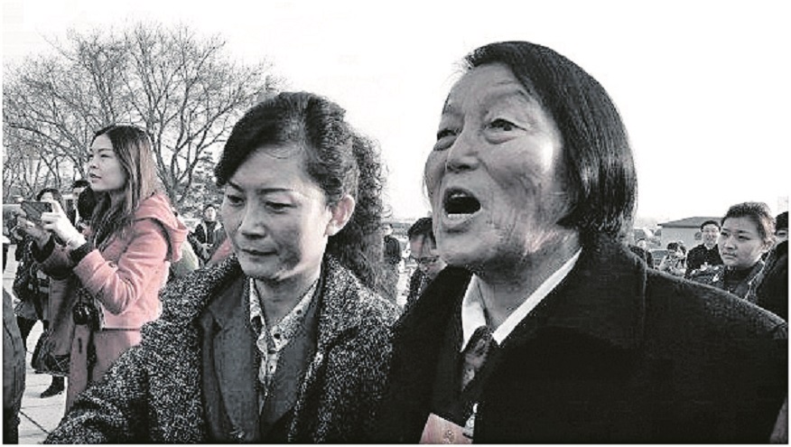 她最「完美」地向世人诠释了中共人大