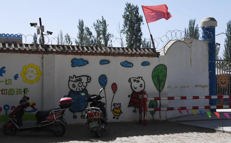 中国新疆再教育营（ (图片来源： GREG BAKER/AFP via Getty Images)