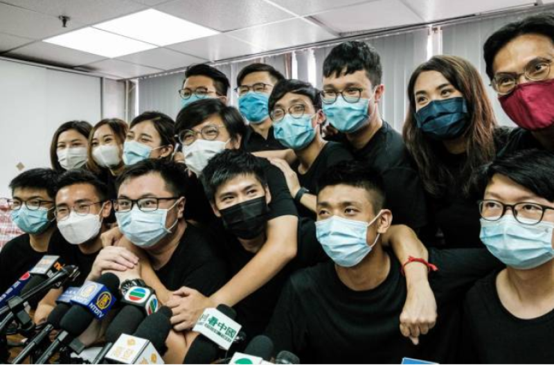 16名香港本土派初选候选人召开记者会