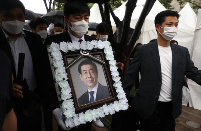 韩国首尔市市长朴元淳自杀身亡