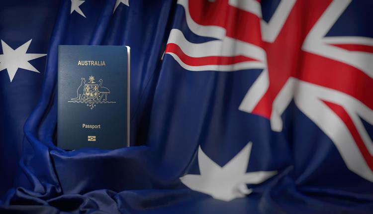澳洲護照和澳洲國旗