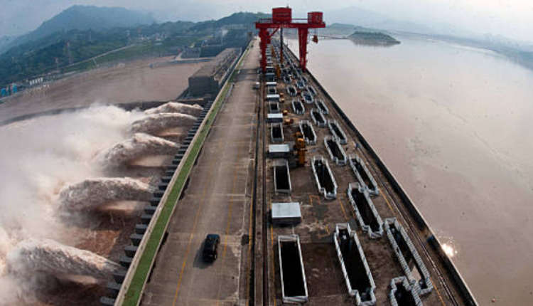 三峽大壩泄洪