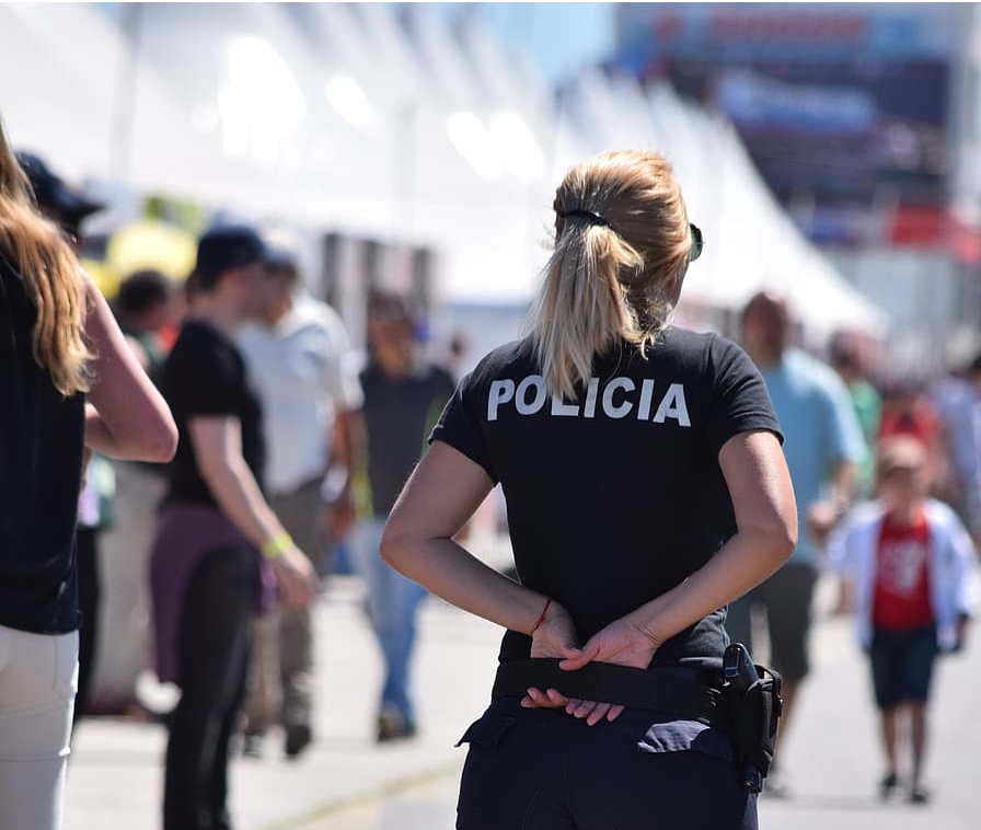 女警察
