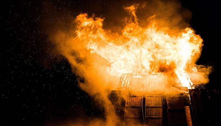 墨尔本周二（9月8日）晚上发生两起大火，造成一人死亡，一个家庭因房屋被烧毁而无家可归