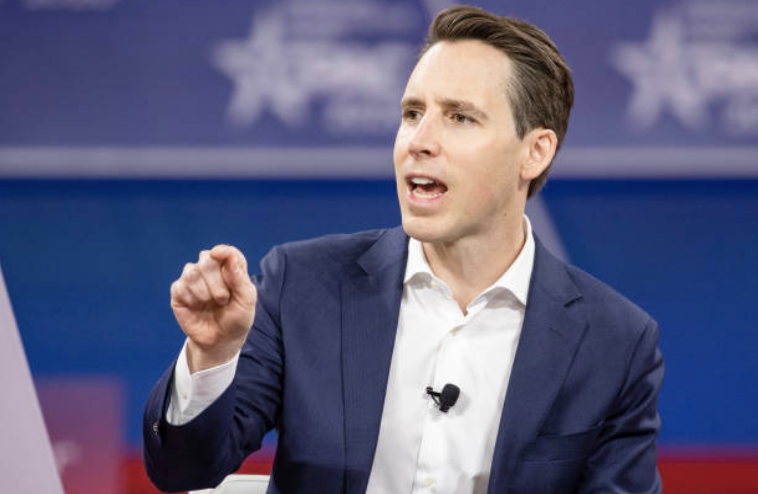 美国参议员霍利（Josh Hawley）