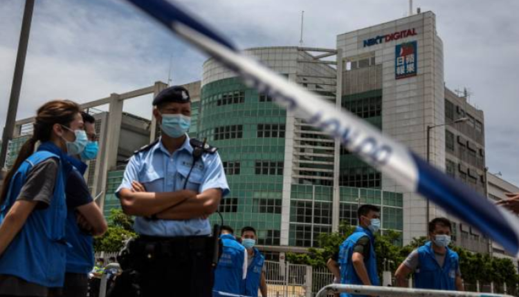 警方10日搜查壹传媒大楼并拘捕了7人
