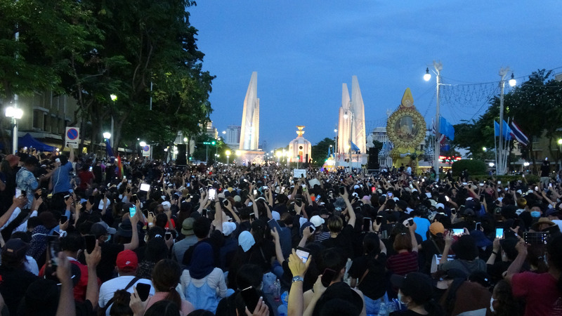泰国示威活动8月16日晚间在民主纪念碑前举行