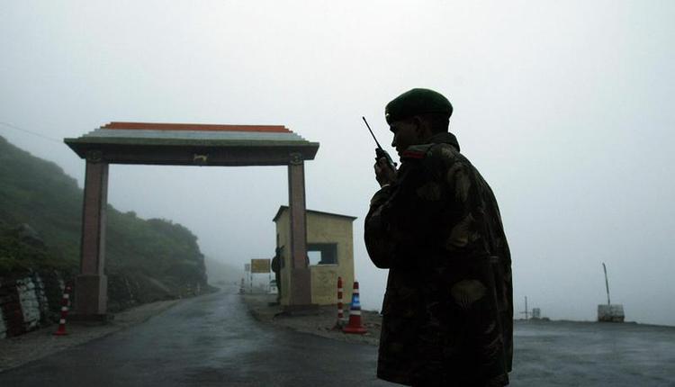 印度与中国军队近日在喜马拉雅山脉的两国争议边界