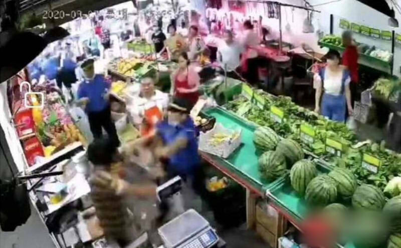 城管追打商贩被砍伤