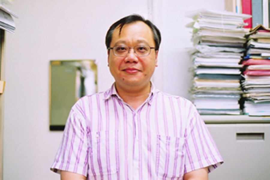 台大化工系教授李笃中