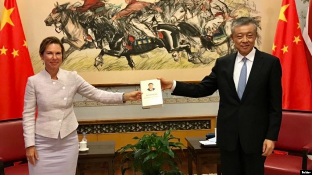 英国驻华大使吴若兰（Caroline Wilson）
