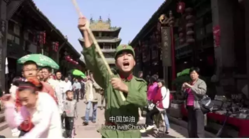 少年小赵是一名爱国青年