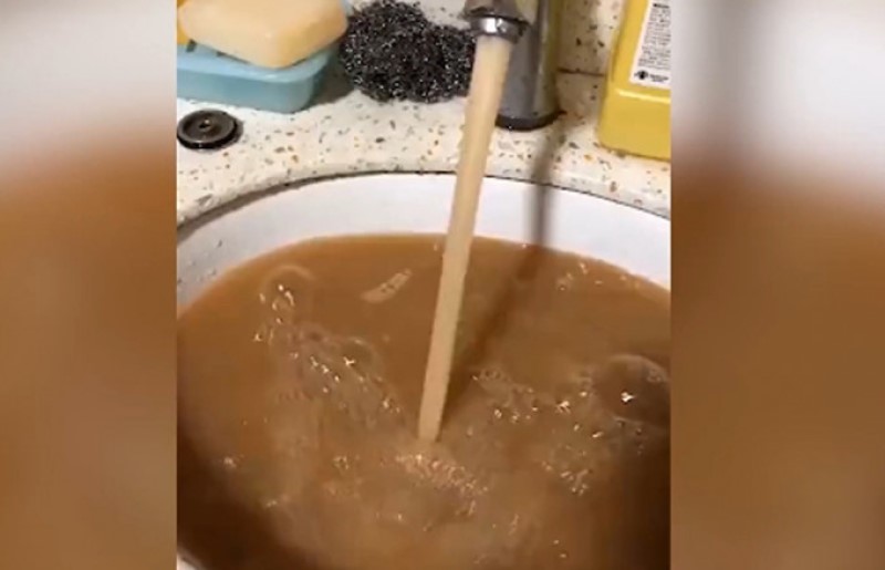 廣東河源自來水管出的都是黃泥水