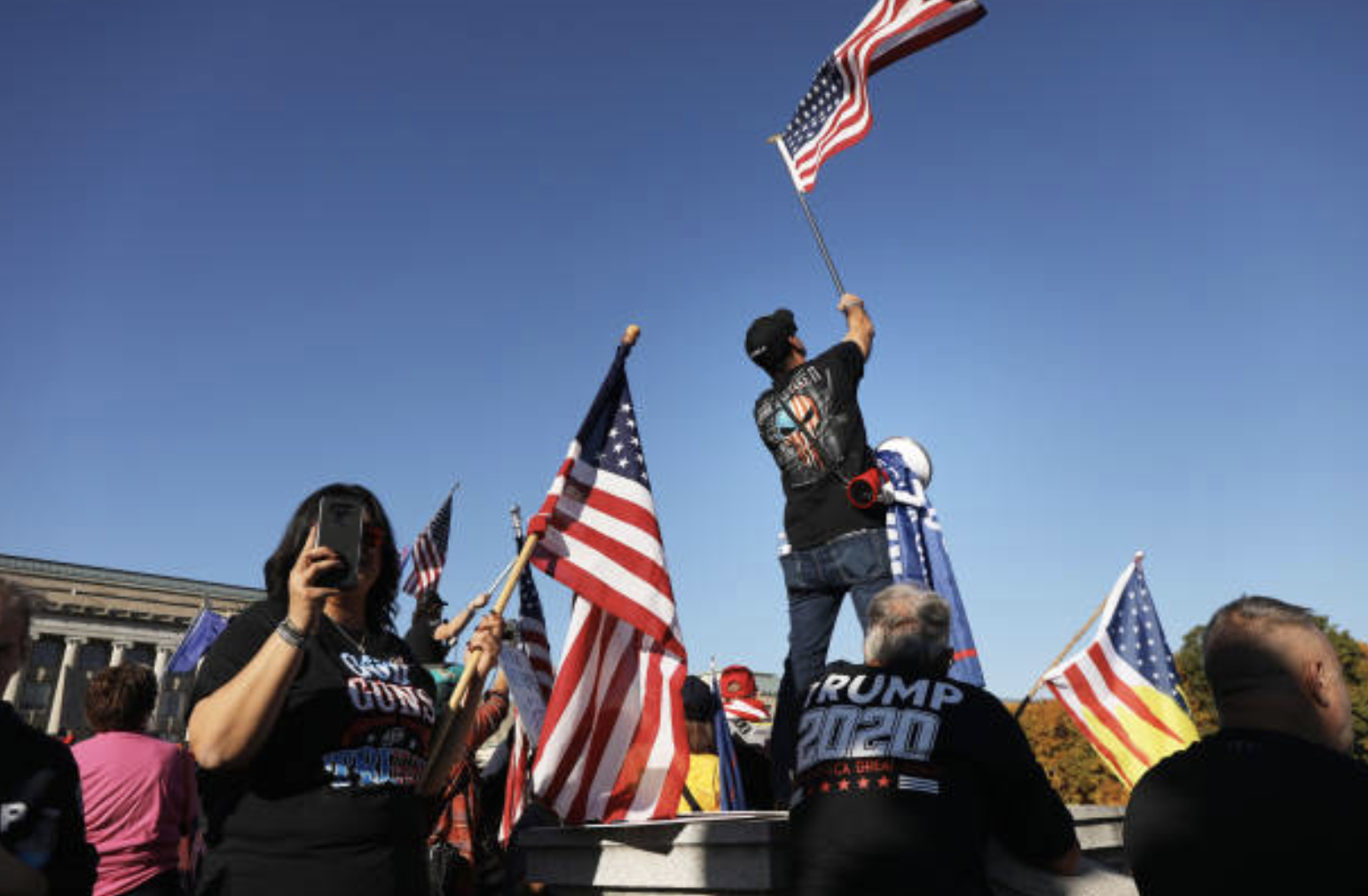 美总统大选】宾州民众抗议选举舞弊高喊“天佑美国” - 澳洲看新闻网最新澳洲新闻| 中国新闻| 港台新闻| 国际新闻