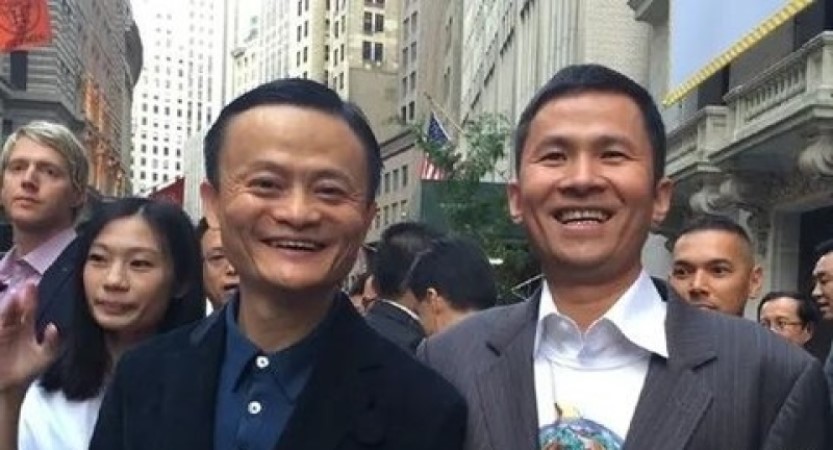 马云与钱峰雷在华尔街合照