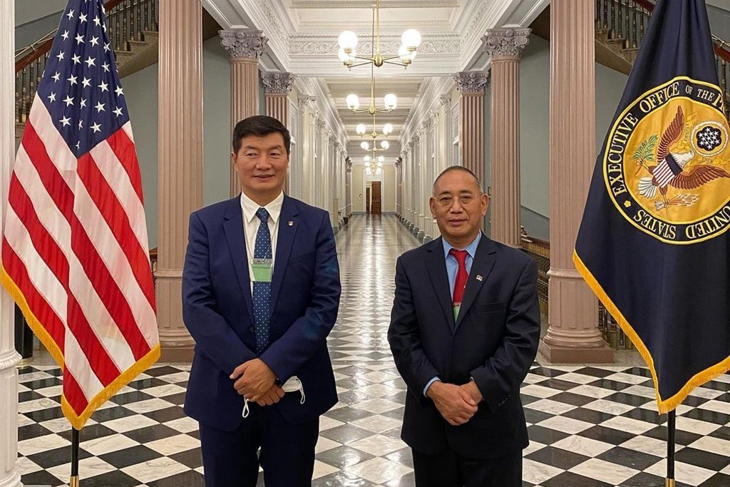 西藏流亡政府首长洛桑森格（左）