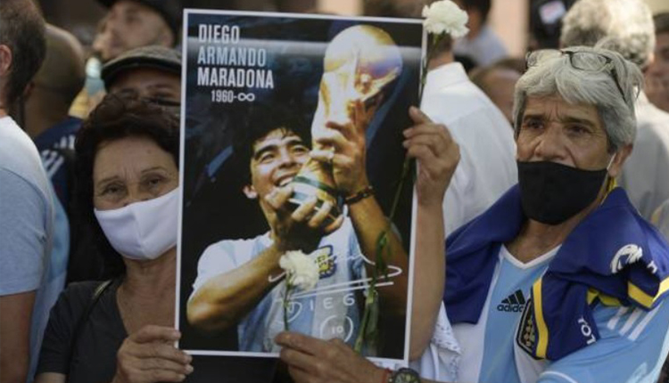 向阿根廷足球传奇马拉度纳（Diego Maradona）