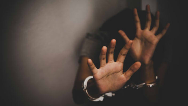 羁留人士受虐8小时致死看守所警员遭起诉