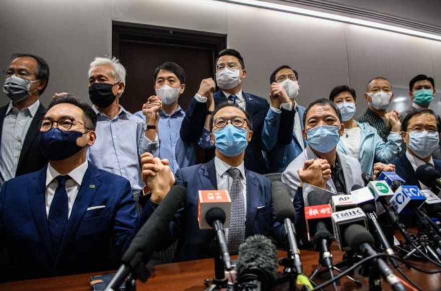 香港民主派议员集体总辞