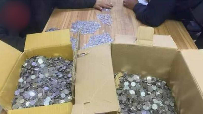 杭州男慪氣兌2萬枚一角幣付賠款