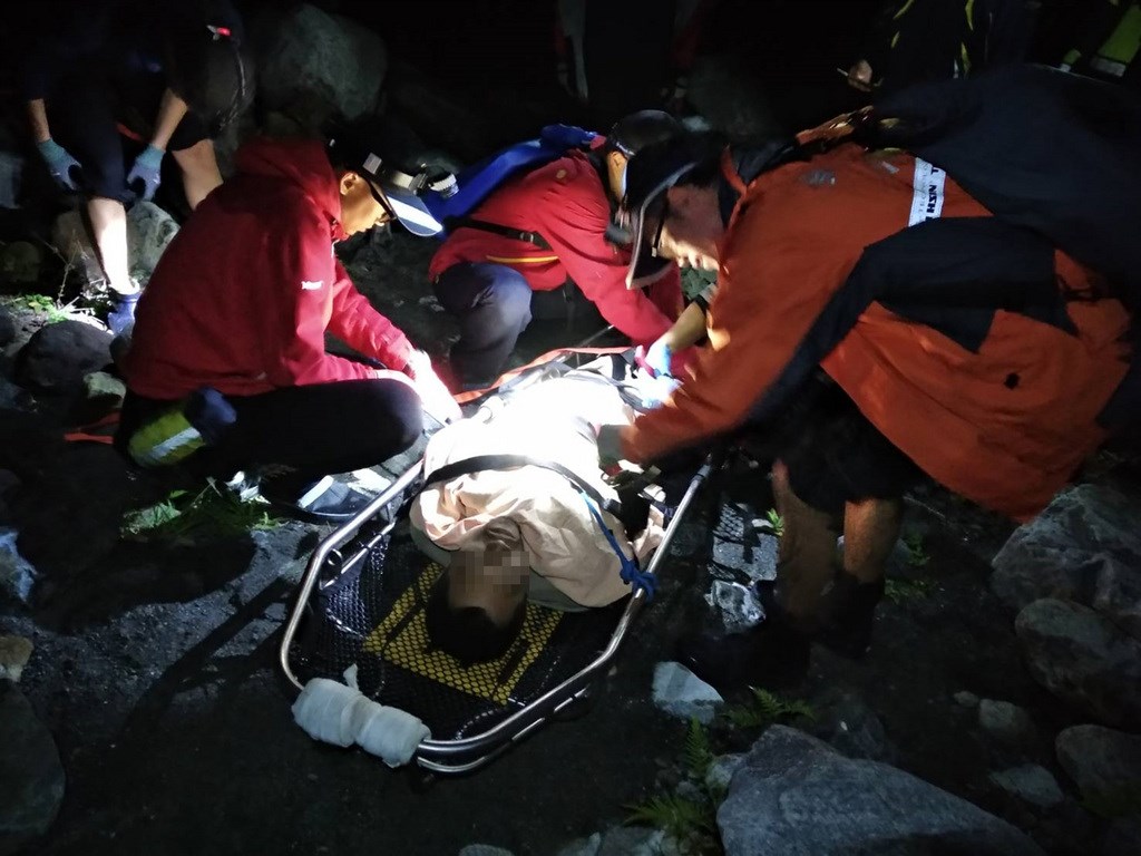 邱姓男子日前骑机车闯入中横公路管制路段后，疑似弃车跳入百米深悬崖后失踪