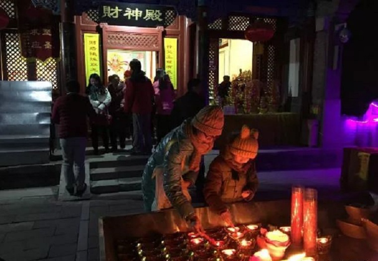北京戒台寺往年的祈福活动
