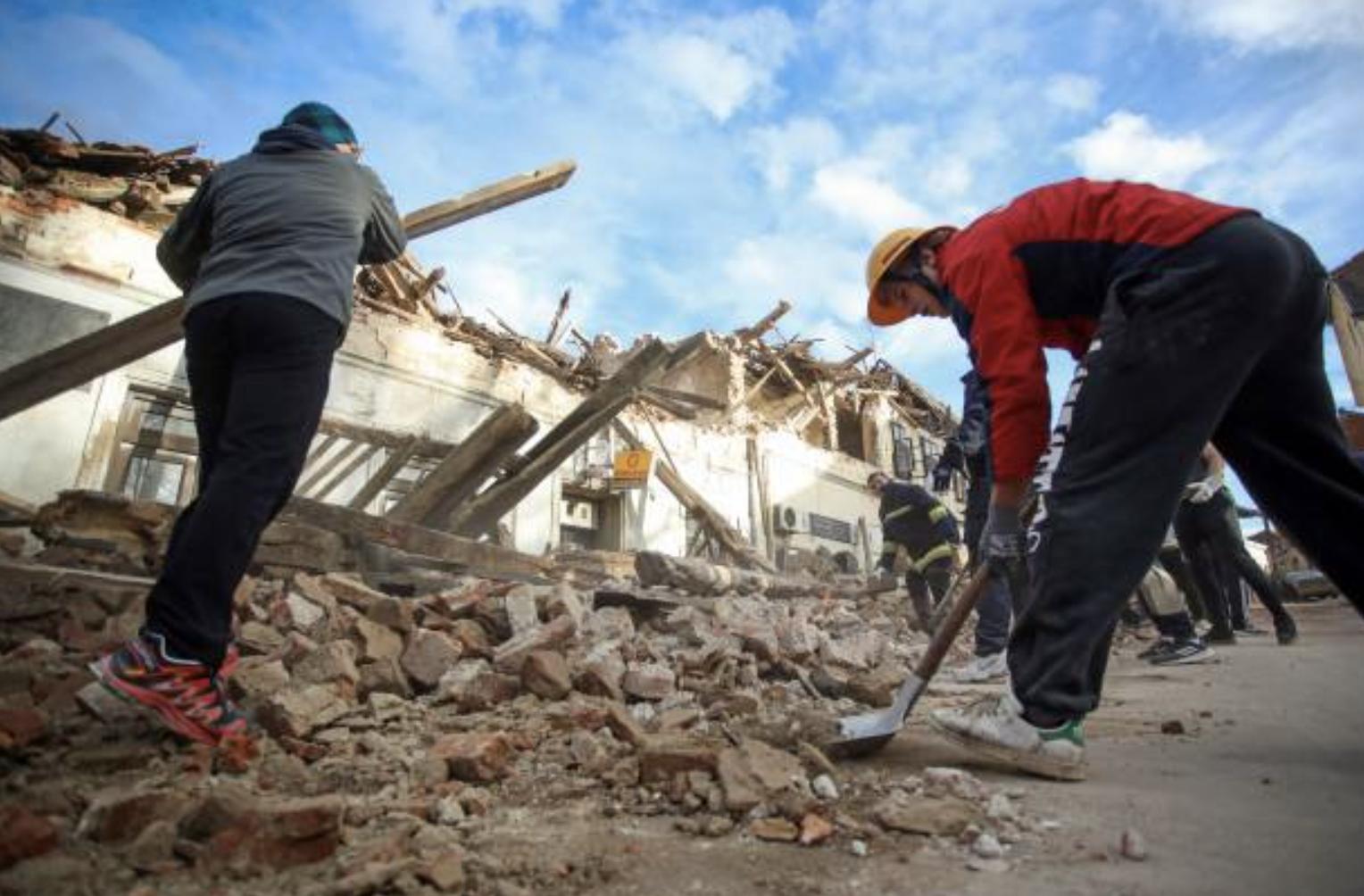 彼得里尼亞（Petrinja）城鎮多處的房屋因為地震受損。（圖片來源： DAMIR SENCAR/AFP via Getty Images）