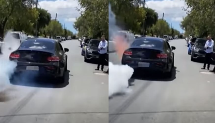 悉尼街头轿跑车突然起火