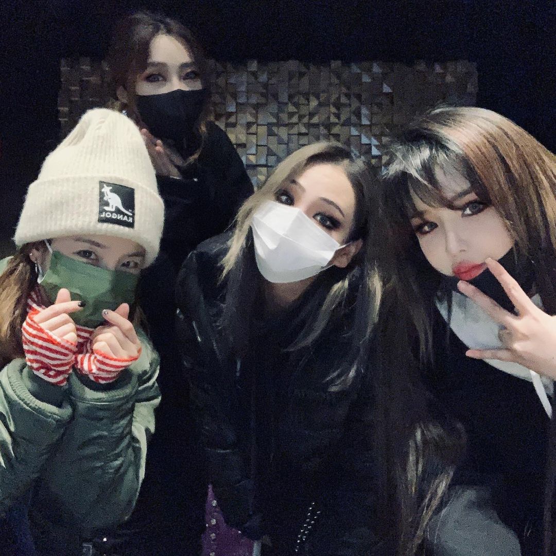 韩国女团2NE1
