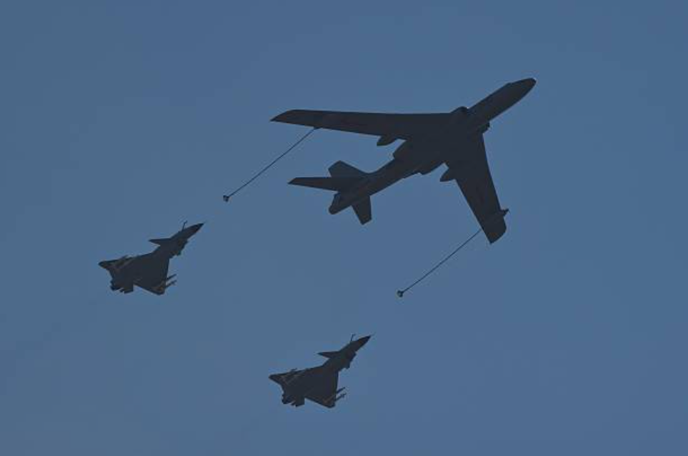 中共军方的一架空H-6U空中加油机（C