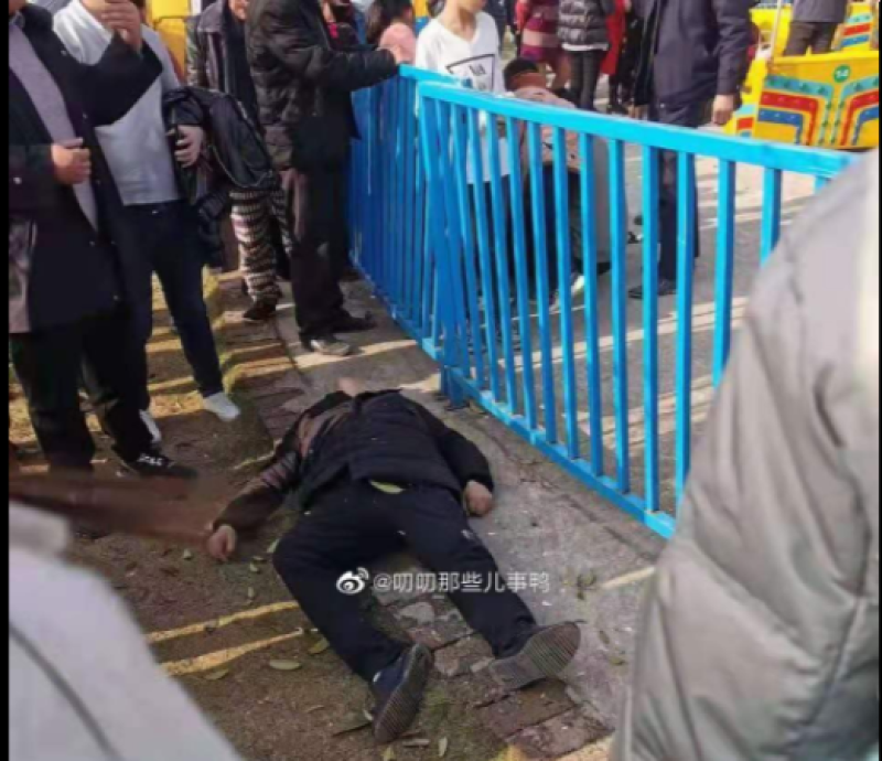 邵阳县一空中游乐设施发生故障10多个民众从高空急速坠下（图片来源：微博）