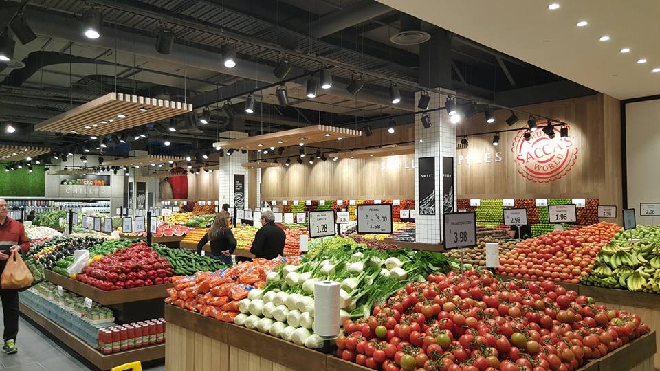 Sacca's Fruit World水果店。