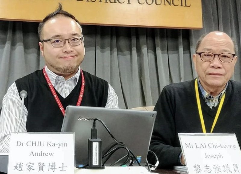 香港民主派组织“民主动力”召集人赵家贤（左）