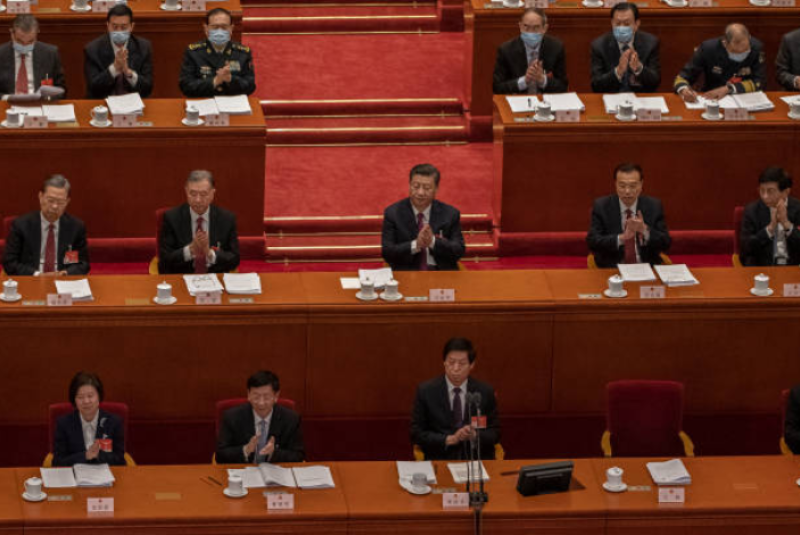 3月5日中国两会习近平面前的茶杯引发外界关注