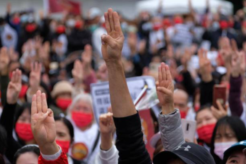 台湾缅甸侨民在台北自由广场声援缅甸民众示威