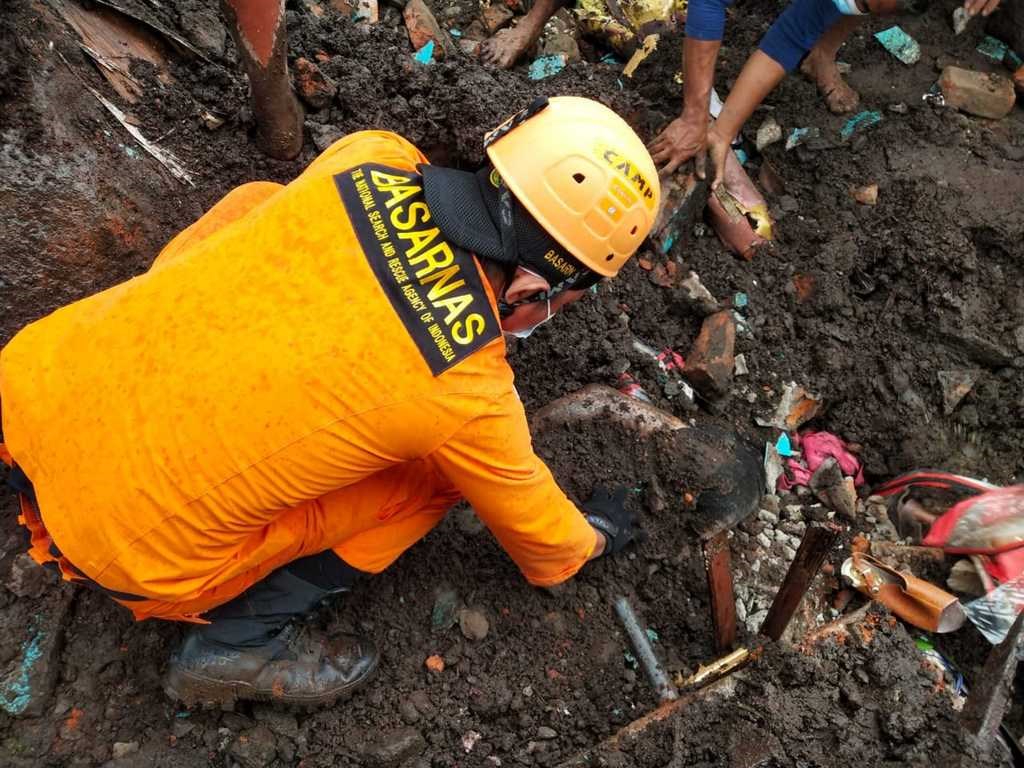 印尼东努沙登加拉省暴雨84人死亡，71人失踪