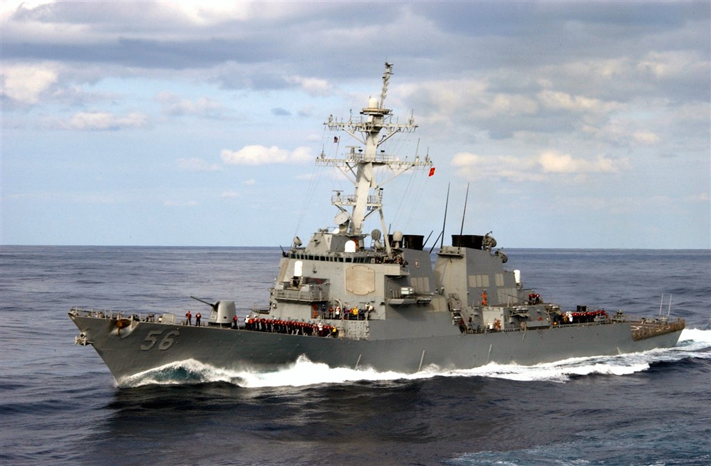 美軍第七艦隊的驅逐艦馬侃號7日通過台灣海峽