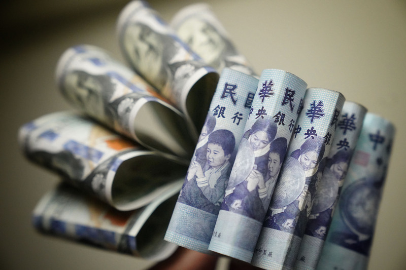 新台币，美元