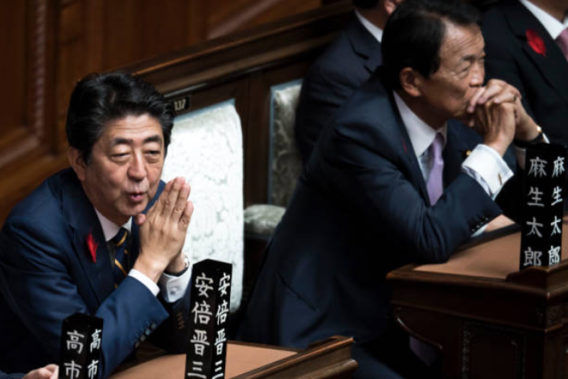 麻生太郎與前日本首相安倍晉三
